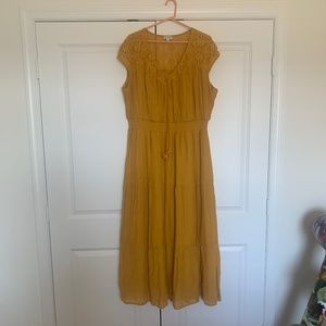 Maxi dress in mustard